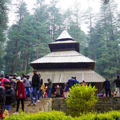 travellers visiting Temple Why Choose Us